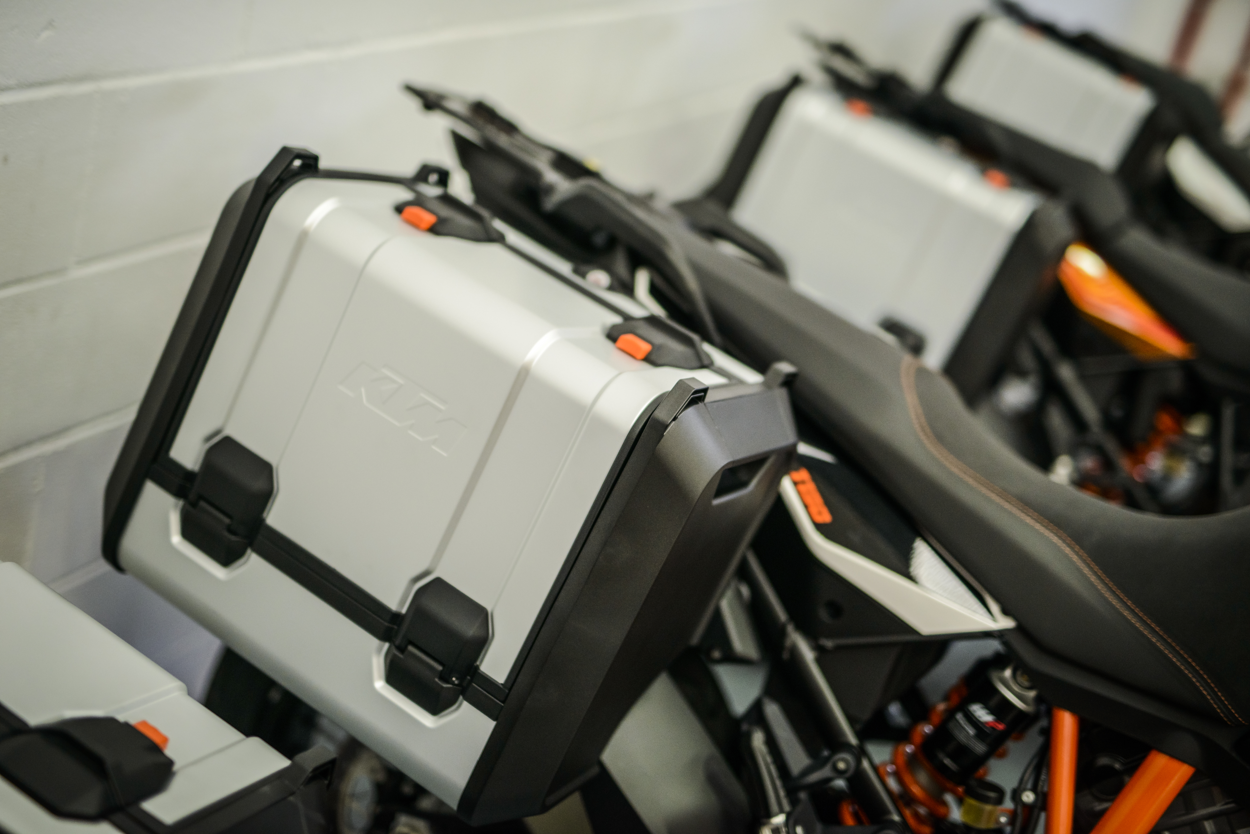 Floating case carrier kit_ADVENTURE models_2016