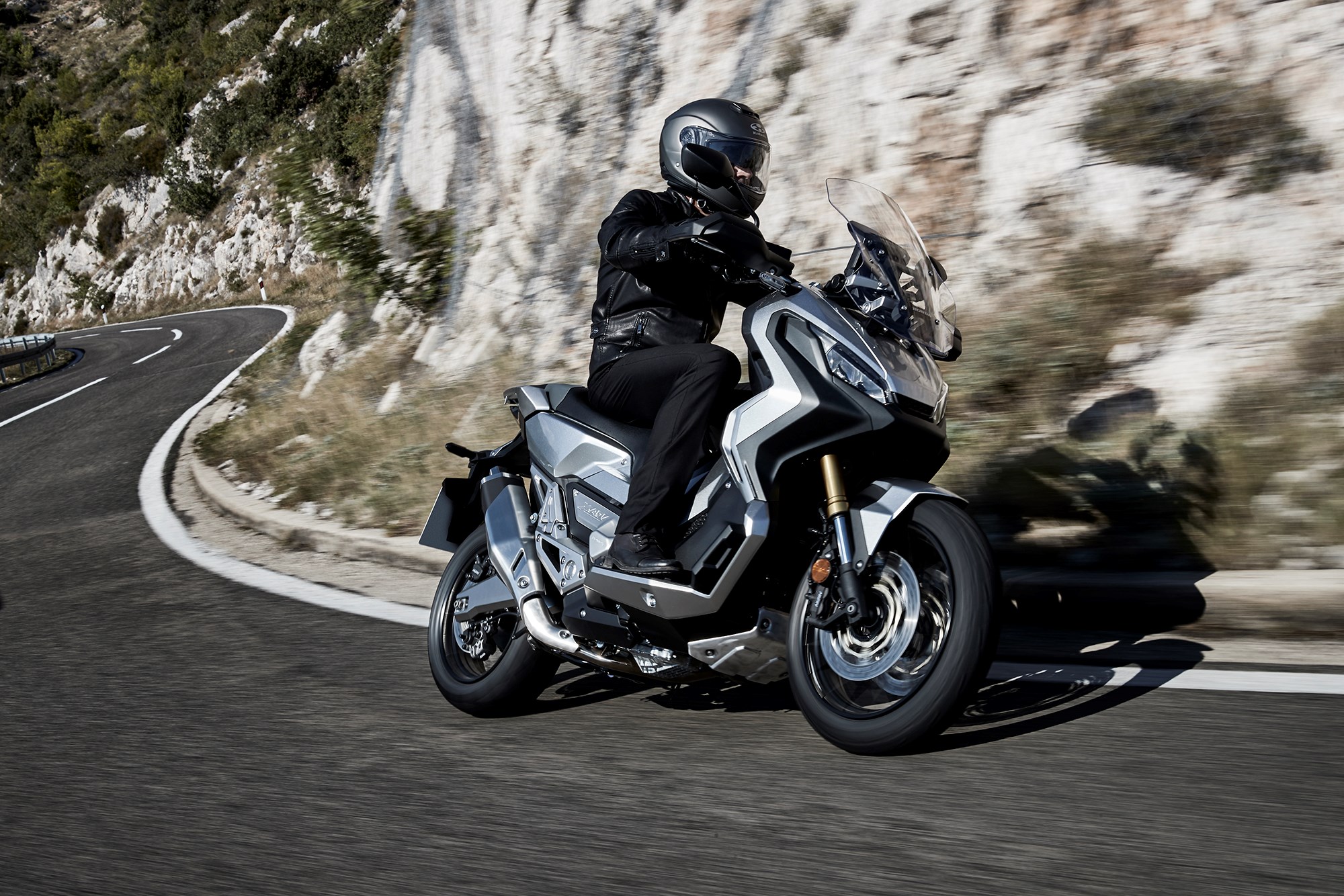 17YM X-ADV