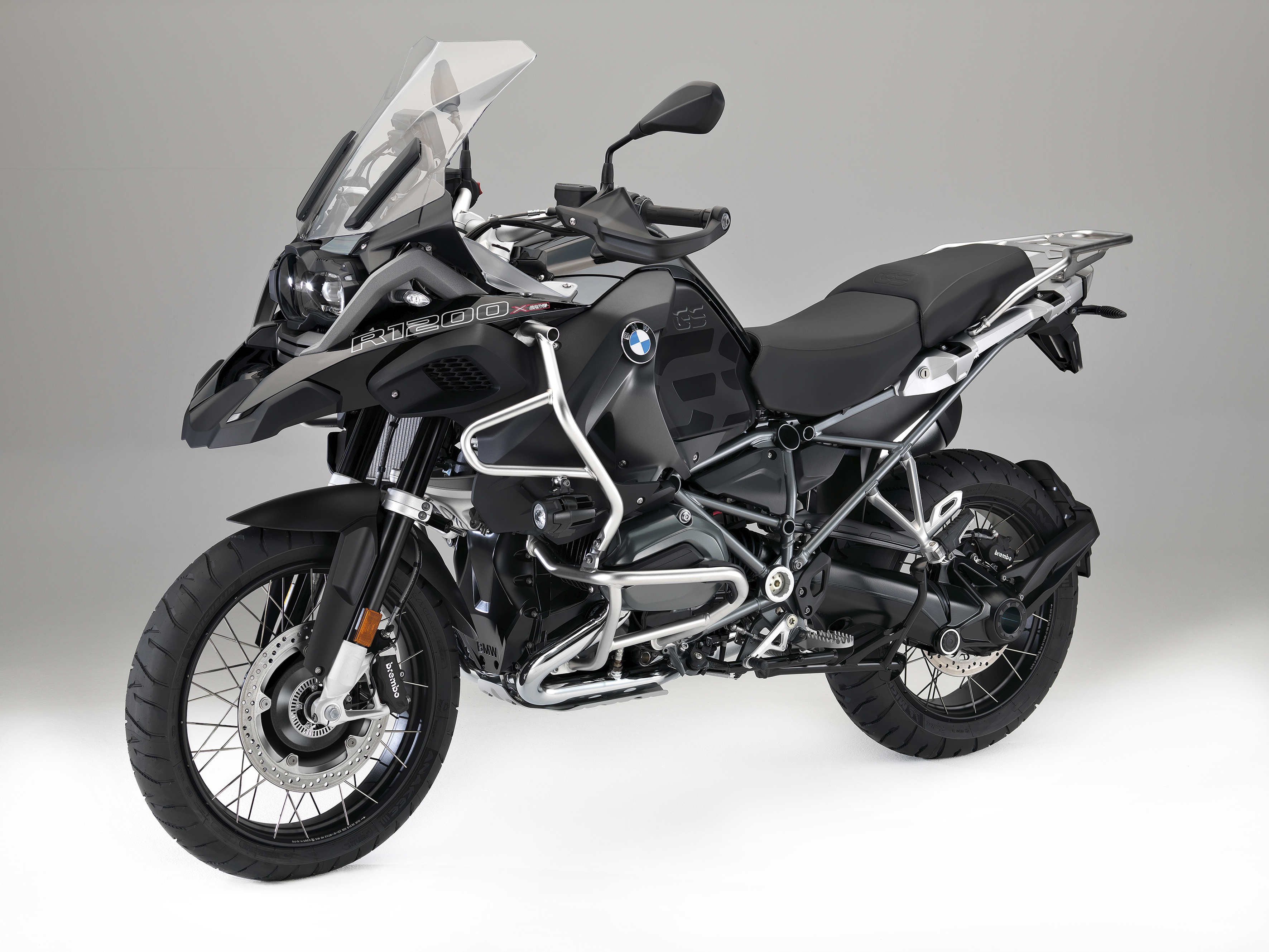 P90252893_highRes_r-1200-gs-xdrive-hyb